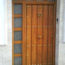 Carpintería Metálica Mirandesa puerta principal de casa