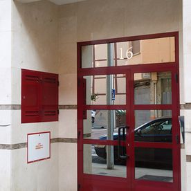 Carpintería Metálica Mirandesa puerta y ventana roja